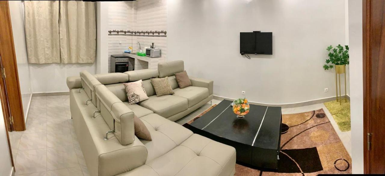 Superbes Appartements Non Loin De Auchan Mermoz Dakar Exterior photo